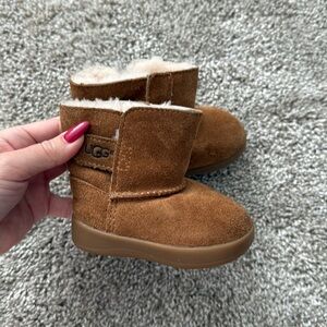 Baby Uggs size 2-3